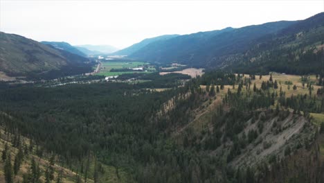 Sinking-Flight-over-the-South-Thompson-River-Valley-close-to-Chase-in-the-Okanagan,-BC-Canada