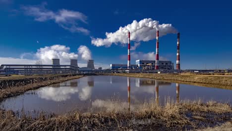 Polnische-Kohlekraftwerk-Kohlendioxidabgase-Kommen-Aus-Dem-Schornstein