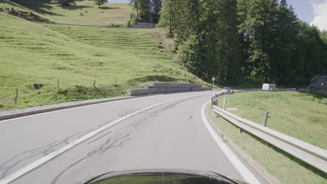 Conduciendo-Por-El-Paso-De-Simplon-En-Suiza