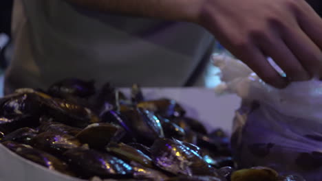 Closeup-of-Hands-Preparing-Stuffed-Mussels-on-Turkish-Market-in-Istanbul