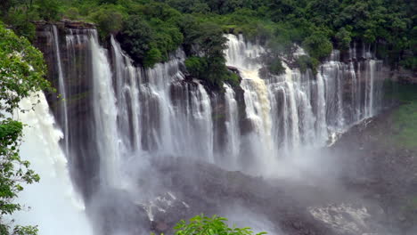 Der-Berühmte-Kalandula-Wasserfall-In-Angola-In-Zeitlupe