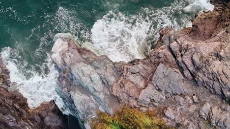 Drone-footage-of-waves-crashing-on-the-rocky-coast-of-Rhode-Island