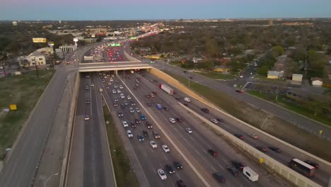 Rush-hour-traffic-that-moving-very-slowly-in-San-Antonio,-Texas