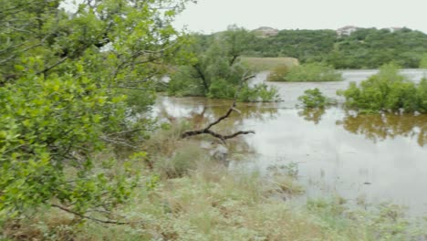 Überschwemmter-Park-Nach-Starkem-Regen