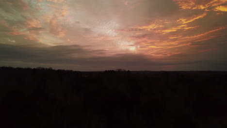 Sonnenuntergang-Himmel-Enthüllen-Nach-Regensturm-In-Hampton,-Ga