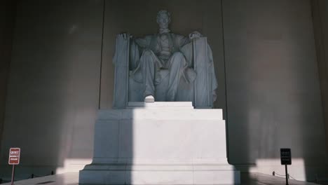 Lincoln-Memorial-Washington-Dc-Dolly-In-Sich-Bewegenden-Treppen-Unterzeichnet-Morgen-4k-Abramham-Lincoln-Statue
