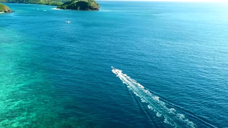 Fiji---Boat-ride-on-Mantaray-Island-2