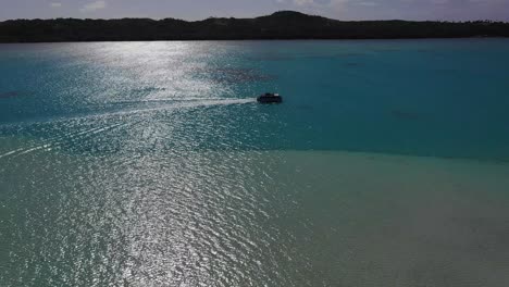Islas-Cook---Aitutaki-Barco-crucero-En-La-Laguna