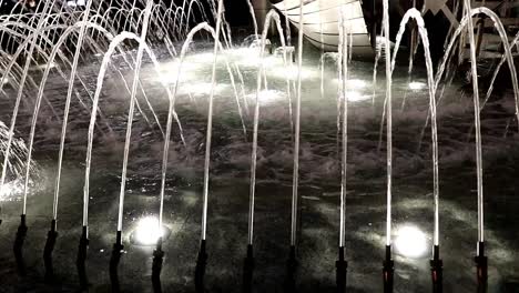 Beautiful-water-fountain-at-night