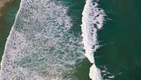 Sydney---Bondi-Beach-Waves