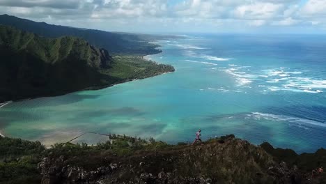Hawaii---Walking-on-top-of-the-Crouching-Lion-hike-1