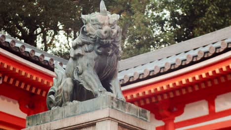 Slide-shot-of-a-lion-statue-at-a-temple-in-Kyoto,-Japan-4K-slow-motion