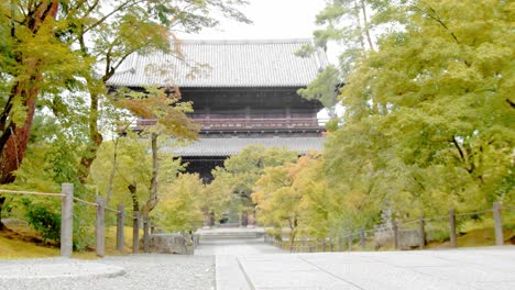 Slide-shot-of-huge-shrine-in-Kyoto,-Japan-4K-slow-motion