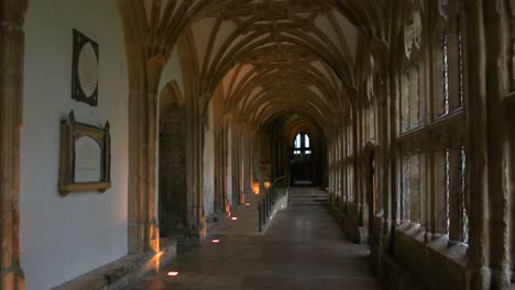 The-quiet,-atmospheric,-arched-cloisters-in-the-beautiful-medieval-cathedral-of-Wells,-in-England's-smallest-city
