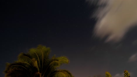 Milchstraßenstern-Zeitraffer-Bei-Nacht,-Wolken-Ziehen-Schnell-Vorbei