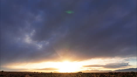 Wüste-Sonnenuntergang-Bunte-Wolke-Zeitraffer