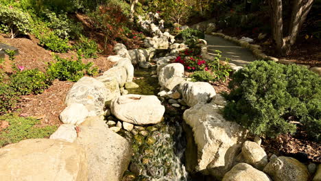 Paisaje-De-Jardín-Japonés-Y-Fuente-De-Agua-En-San-Diego-California