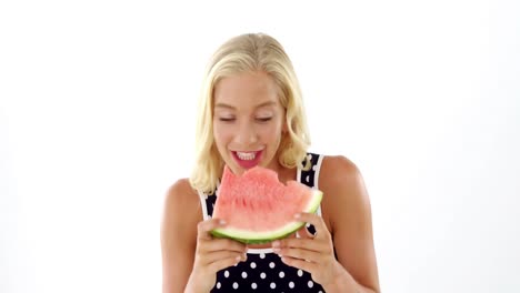 Schöne-Frau,-Die-Wassermelone-Isst