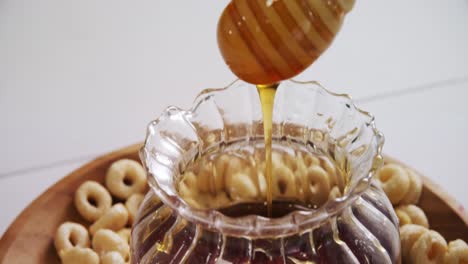 Honey-pouring-into-a-bowl-4k