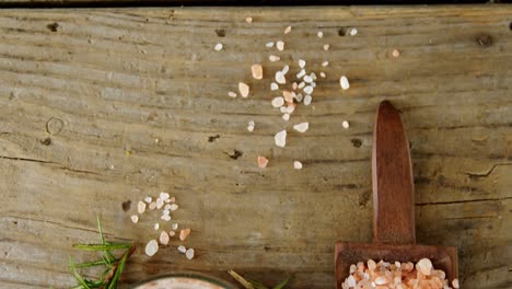 Himalayan-salt-with-rosemary-in-wooden-bowl-4k