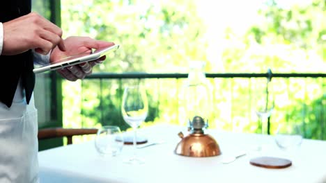 Male-waiter-using-digital-tablet-in-restaurant-4k