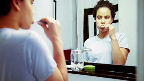 Woman-brushing-her-teeth-in-front-of-the-mirror-4k