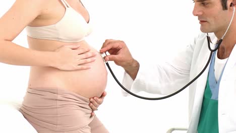 Pregnant-woman-with-her-gynecologist-for-an-exam