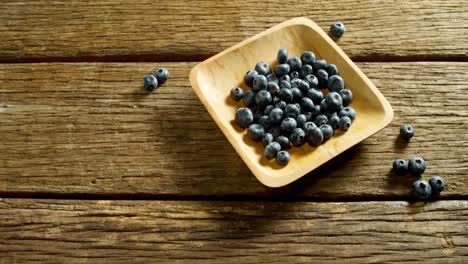 Blueberries-on-wooden-table-4k