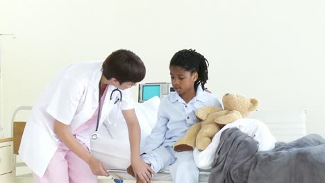 Female-doctor-examining-a-patient