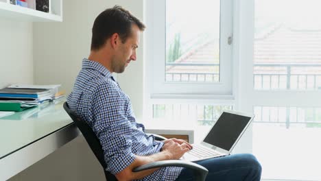 Man-using-laptop-at-home-4k
