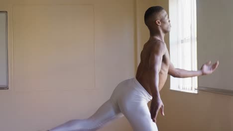 Male-ballet-dancer-dancing-in-the-studio-4k