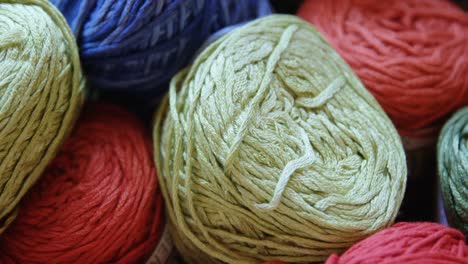Bunches-of-different-coloured-woollen-yarn-4k
