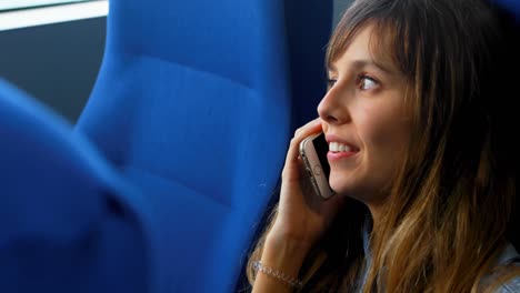 Mujer-Hablando-Por-Teléfono-Móvil-Mientras-Viaja-En-Ferry-4k
