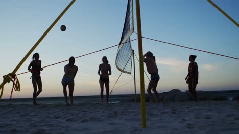 Weibliche-Volleyballspieler,-Die-Volleyball-4k-Spielen
