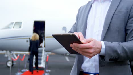 Businessman-using-digital-tablet-on-a-runaway-4k-
