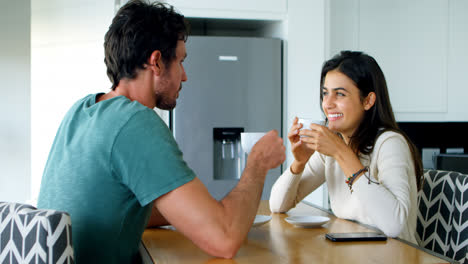 Couple-having-cup-of-tea-in-kitchen-4k