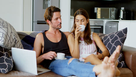 Couple-having-cup-of-tea-in-living-room-4k