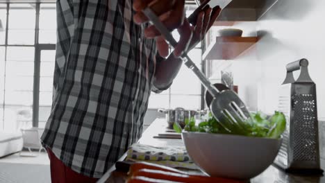 Senior-man-preparing-vegetable-in-kitchen-4k