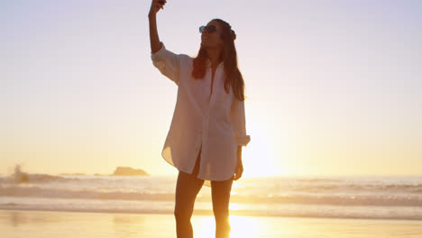 Woman-taking-selfie-with-mobile-phone-in-the-beach-4k