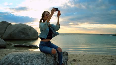 Woman-taking-selfie-at-beach-4k