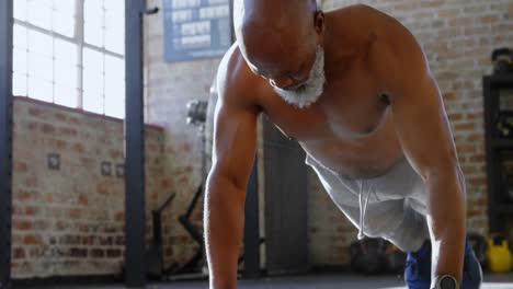 Senior-man-doing-push-ups-in-the-fitness-studio-4k