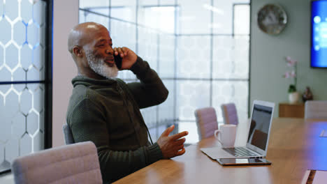 Senior-man-talking-on-mobile-phone-in-conference-room-4k