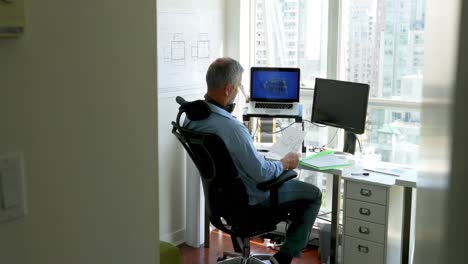Man-working-on-his-desk-4k