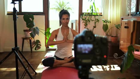 Female-video-blogger-recording-video-about-yoga-4k