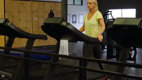 Woman-doing-exercise-on-treadmill-in-fitness-studio-4k