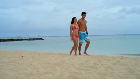Couple-walking-on-the-beach-4k