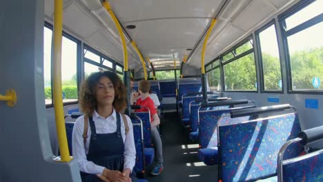Viajeros-Que-Viajan-En-Un-Autobús-4k