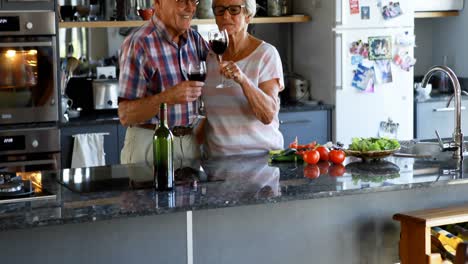 Senior-couple-having-wine-in-kitchen-4k