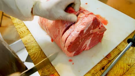 Butcher-slicing-meat-on-chopping-board-4k