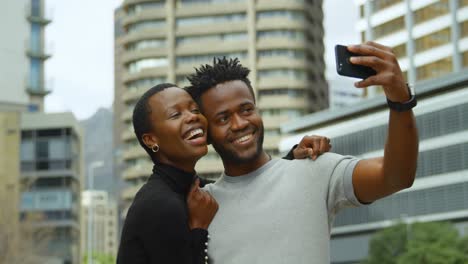 Couple-taking-selfie-on-city-street-4k
